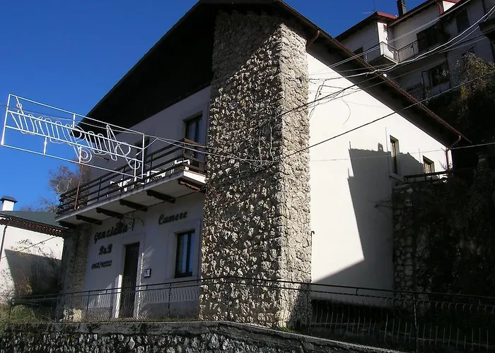 Genziana By Vm Bed and Breakfast Opi